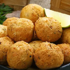 Petiscos Bolinho de Bacalhau