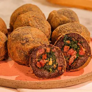 Petiscos Bolinho de Feijoada